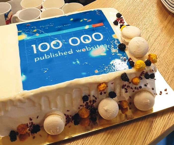100k Websites Published Cake