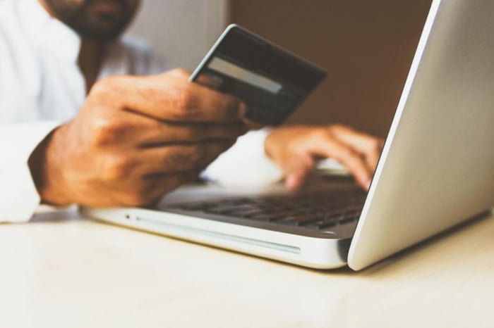 Transação online com cartão de crédito
