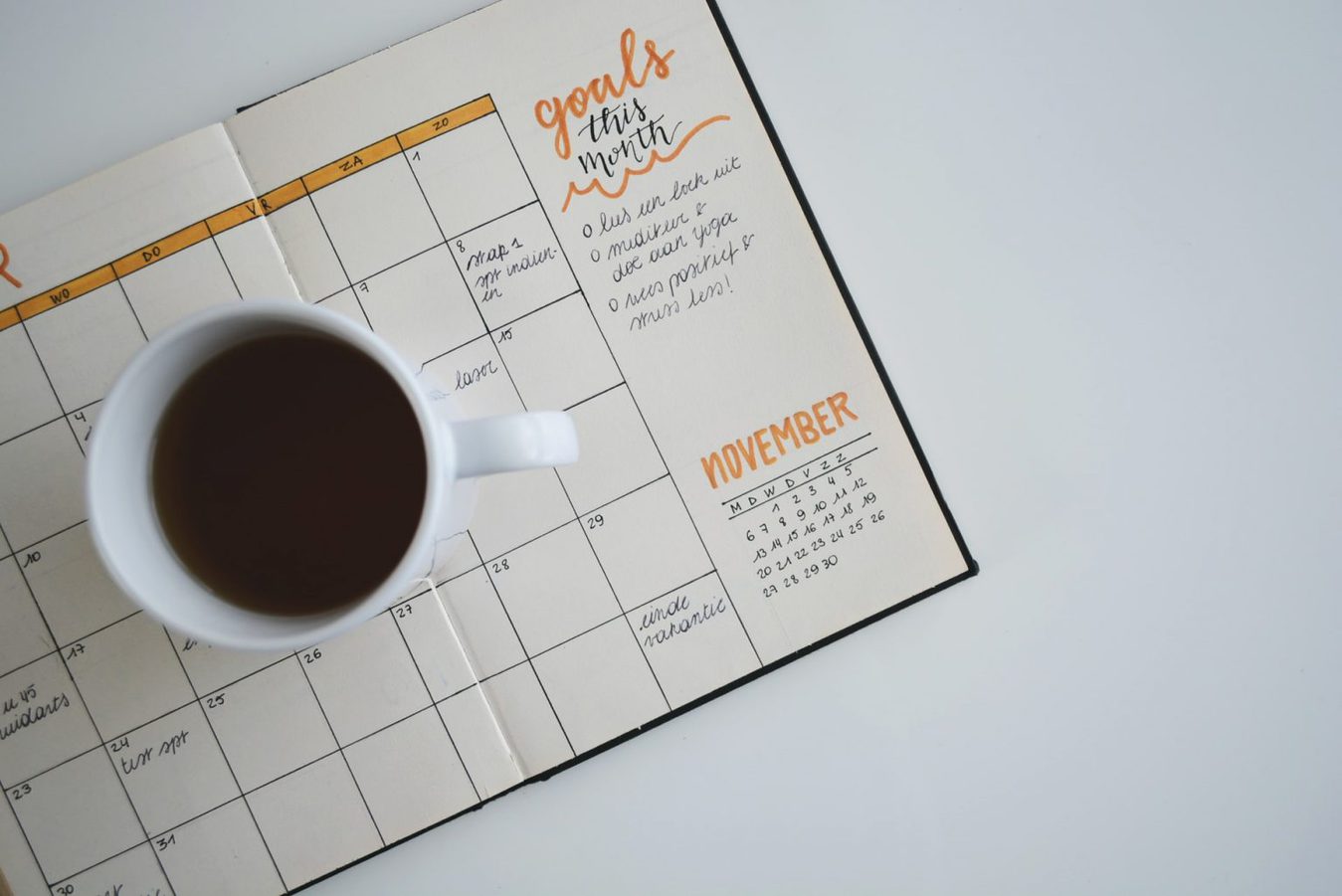 Filiżanka kawy na kalendarzku